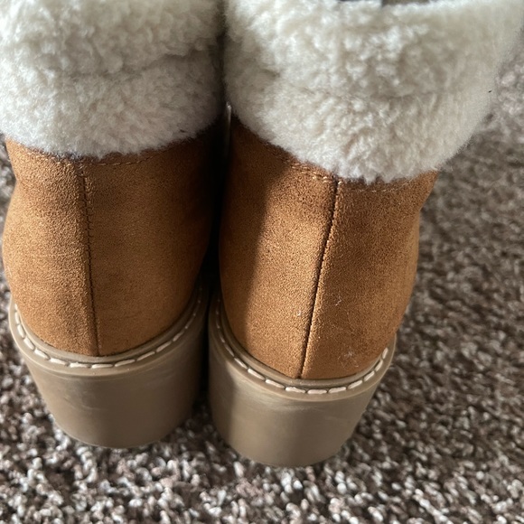 Worn twice and it’s waterproof - Picture 2 of 3